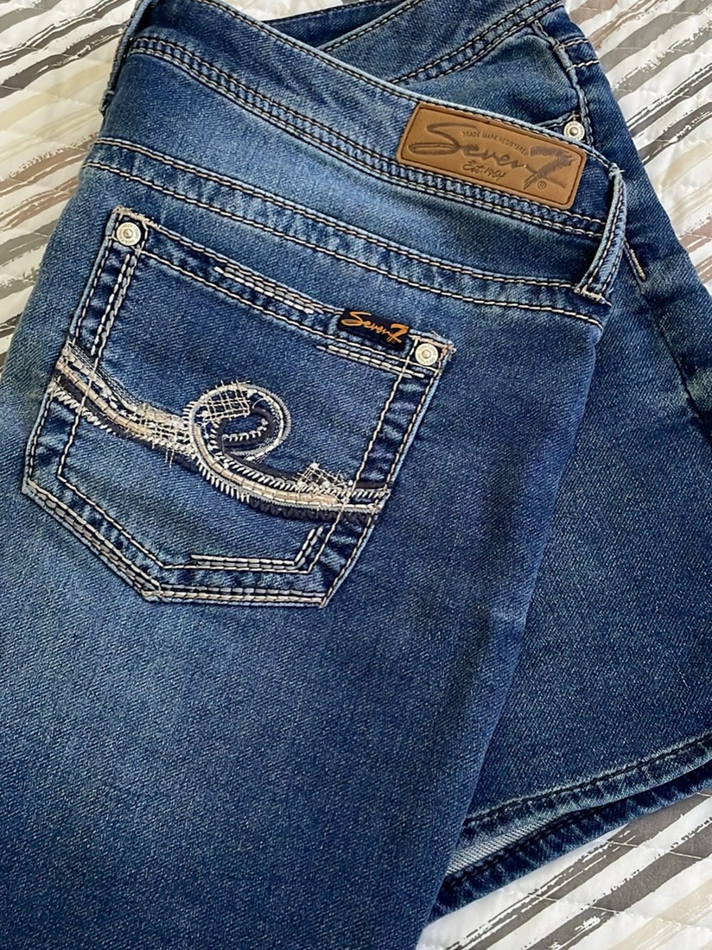 Seven7 Women's Size 16 Embroidered Back Pocket Denim Jean Shorts